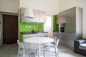 Newly Refined 2 Bedrooms near Metro/Train Station